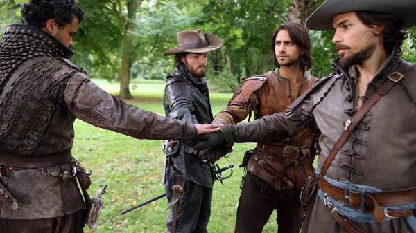 JuttaFreudig's tweet image. #MusketeersEurope #Porthos is back! #OneForAllAndAllForOne ⚜️ #TheMusketeers S2ep8 The Prodigal Father ⚜️ #HowardCharles #Athos #TomBurke #DArtagnan #LukePasqualino #lucapasqualino #Aramis #SantiagoCabrera #ThrowbackThursday