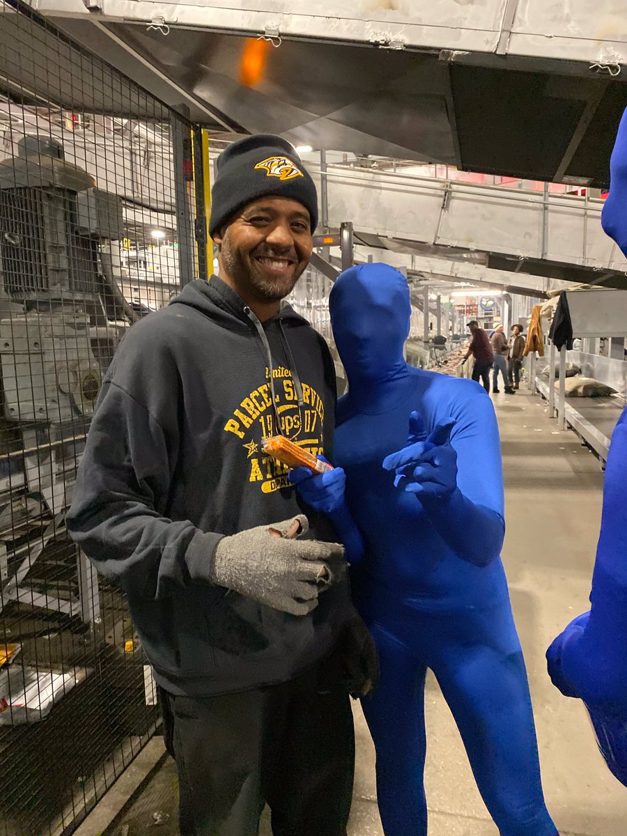 HubCreek's tweet photo. The Holiday Season is generally full of red and green, but at the Whites Creek Hub we love the color Blue. We are welcoming all our #BlueMeansNew employees to help us have a successful Peak Season! Always have Fun! #peaksmiles #TogetherWeCan #TogetherWeAreUPS @ExperienceUPS https://t.co/qMBWB1duOg