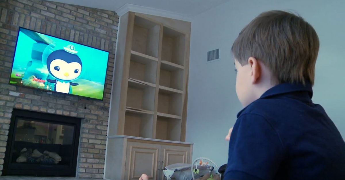 SimmsMann's tweet photo. We learned so much about the importance of sleep from our #SimmsMannTT speaker, sleep expert, @jodimindell at this year's #SimmsMann Think Tank. Here is some more good info about TV time and sleep from @ChildTrends: https://t.co/PweIietNj8 https://t.co/HcNr0YCxTk