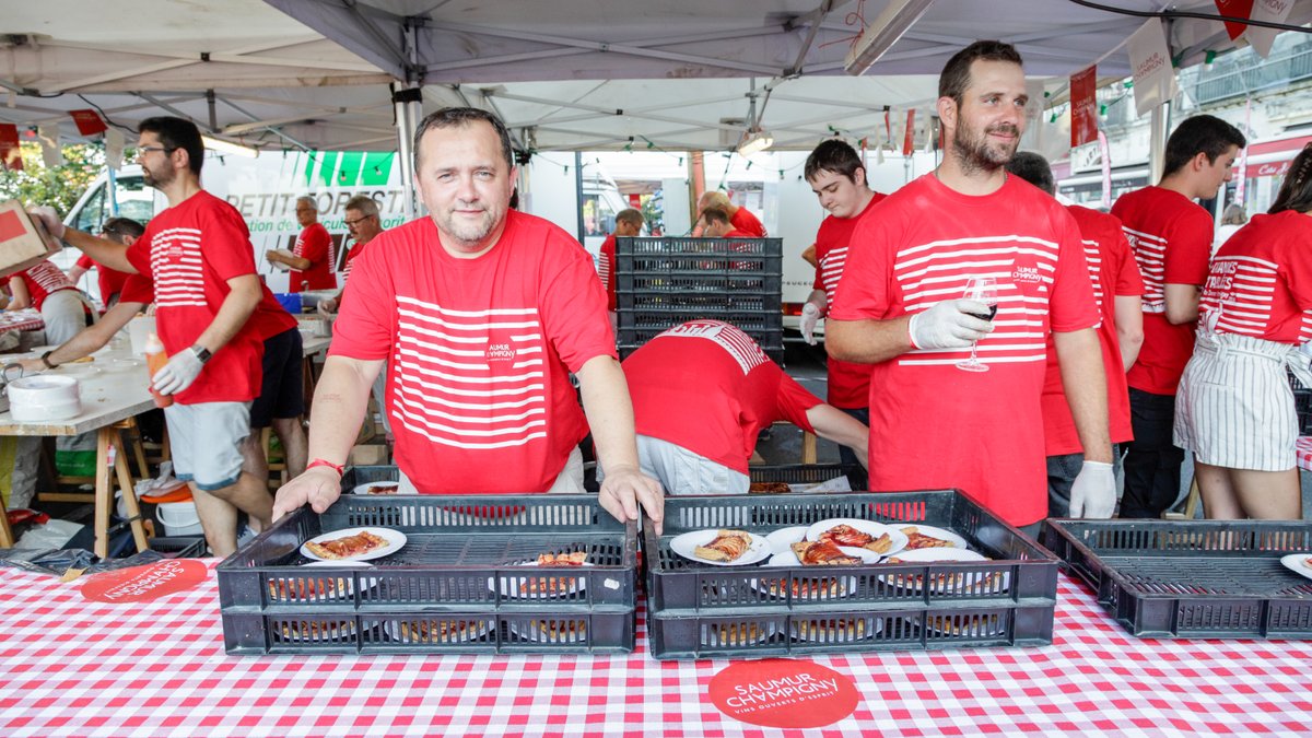 Nous profitons de cette Journée Internationale des Bénévoles pour remercier les dizaines de personnes qui nous aident chaque année à déplacer des montagnes et créer ces moments partagés que nous aimons tant !

Alors MERCI !

#Journéeinternationaledesbénévoles