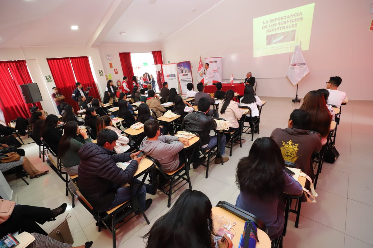SunarpOficial's tweet photo. #Sunarp llega a la Universidad Alas Peruanas en #Ayacucho para desarrollar su programa de inclusión #SunarpTeEduca a los alumnos y alumnas de la Facultad de Derecho.
#CaravanaDeLaJusticia
@MinjusDH_Peru https://t.co/0j4XhHry5P