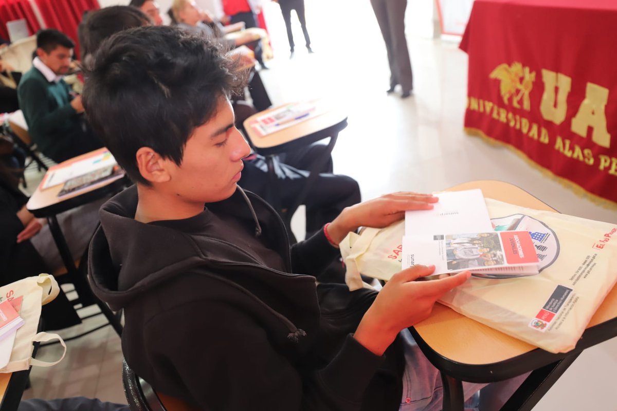 SunarpOficial's tweet photo. #Sunarp llega a la Universidad Alas Peruanas en #Ayacucho para desarrollar su programa de inclusión #SunarpTeEduca a los alumnos y alumnas de la Facultad de Derecho.
#CaravanaDeLaJusticia
@MinjusDH_Peru https://t.co/0j4XhHry5P