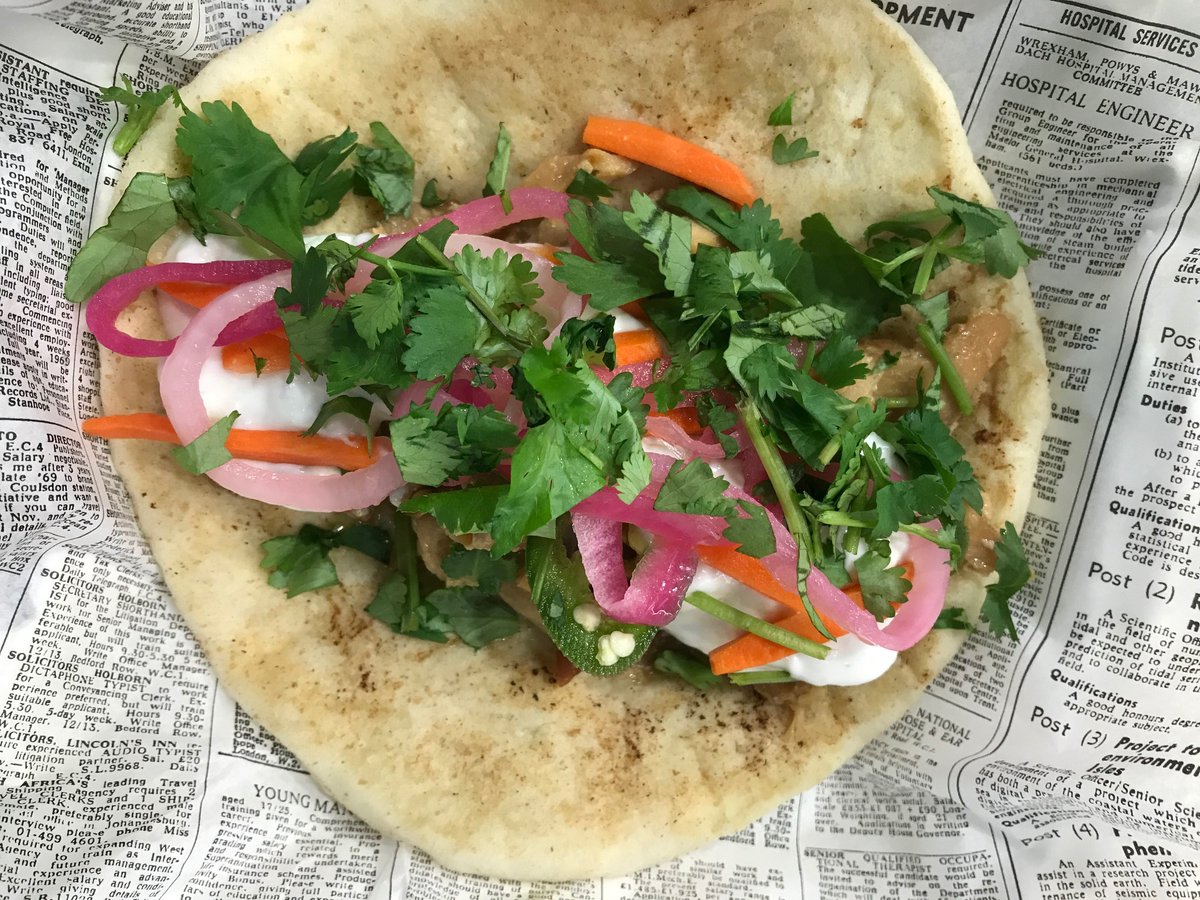 uwlacrossedine's tweet image. Sandwich of the Day! Ghanaian Shawarma! It is layered with Asana Marinated Chicken, Pickled Red Onions and Carrots, Fresh Jalapenos, Cilantro, and Tzatziki Sauce all served on warm Pita Bread!! Hurry in while they last! #kitchenclassics #theu #blockit #uwlacrossedining