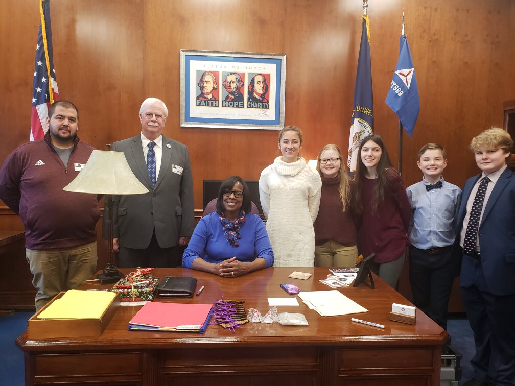 Look who got to visit with our Lt. Governor today! <a href="/LtGovHampton/">LG Jenean Hampton</a> #AMSrocks
