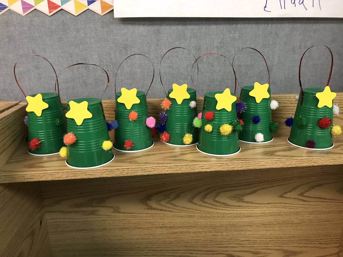HeatherNolan631's tweet image. Today we read the book Moostletoe and learned that we can make Christmas trees out of things around us! Love how these Christmas tree cups came out! #lifeinALE