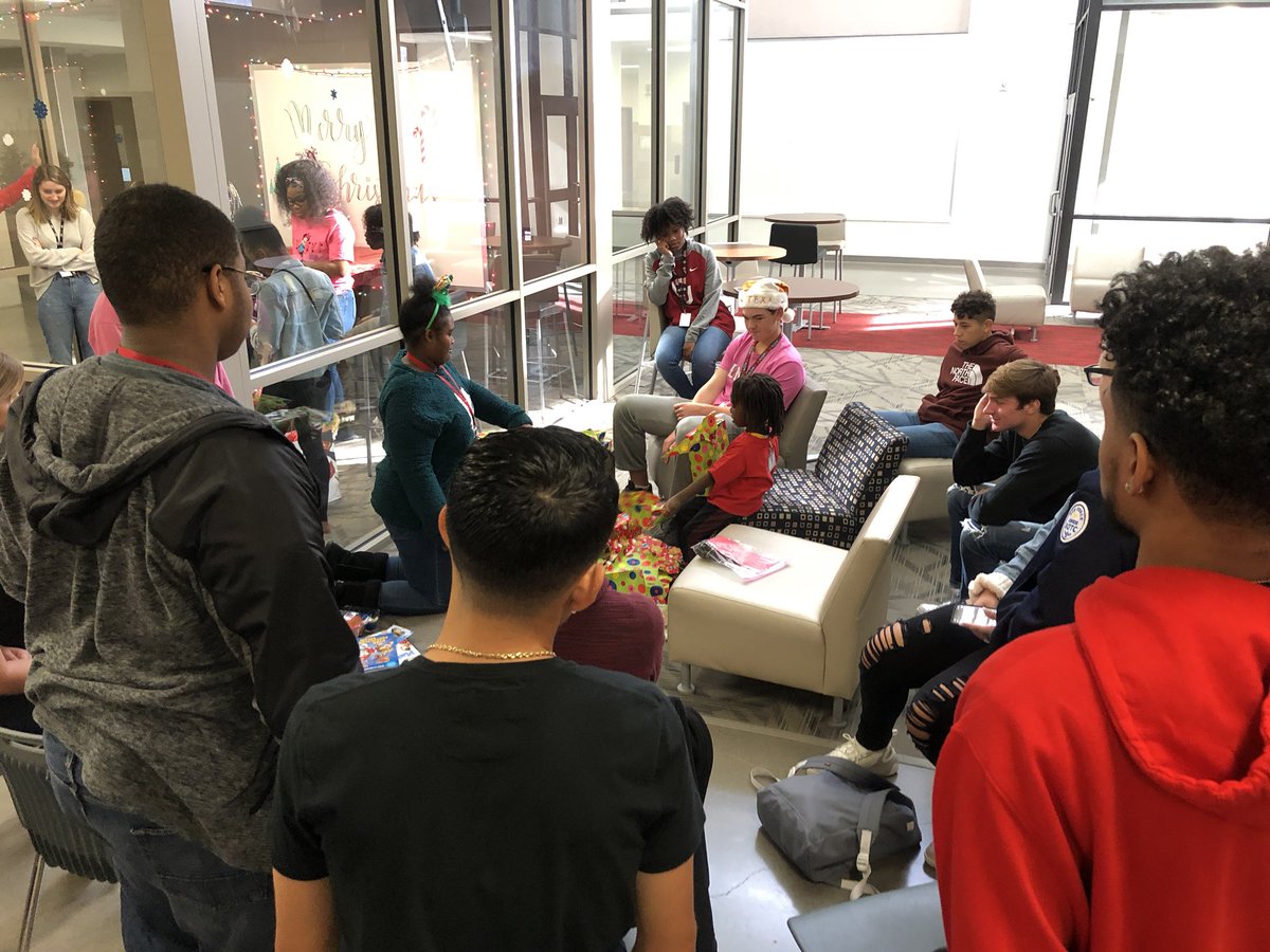 MrZtheAP's tweet photo. Project adoption was a hit once again!
#braswell #braswellhs #dentonisd https://t.co/Hd0qF3zq7D