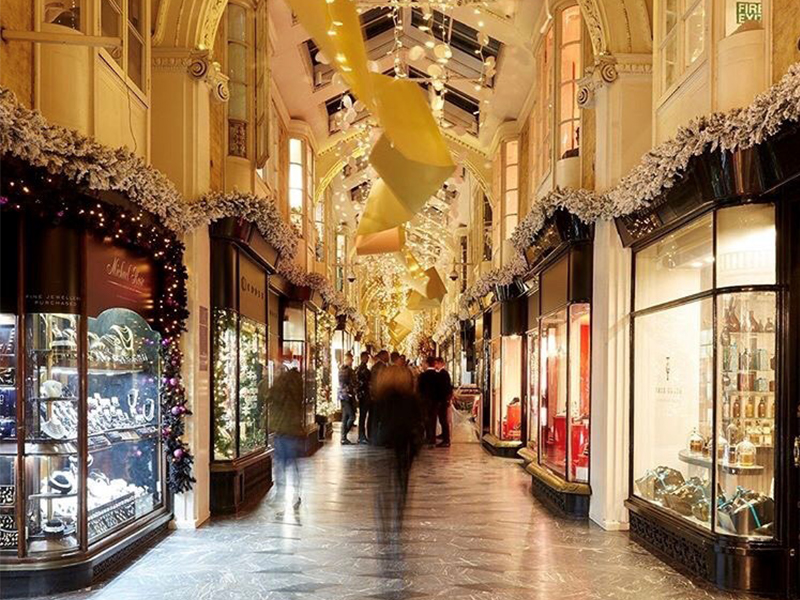 #BurlingtonArcade is one of the most iconic places in #London for luxury shopping!

Discover our interview of Marc Lord, head of the #Beadles, which keeps everything in order in the Arcade and shares advice and historical facts with customers

ow.ly/zCeE50xsyVk