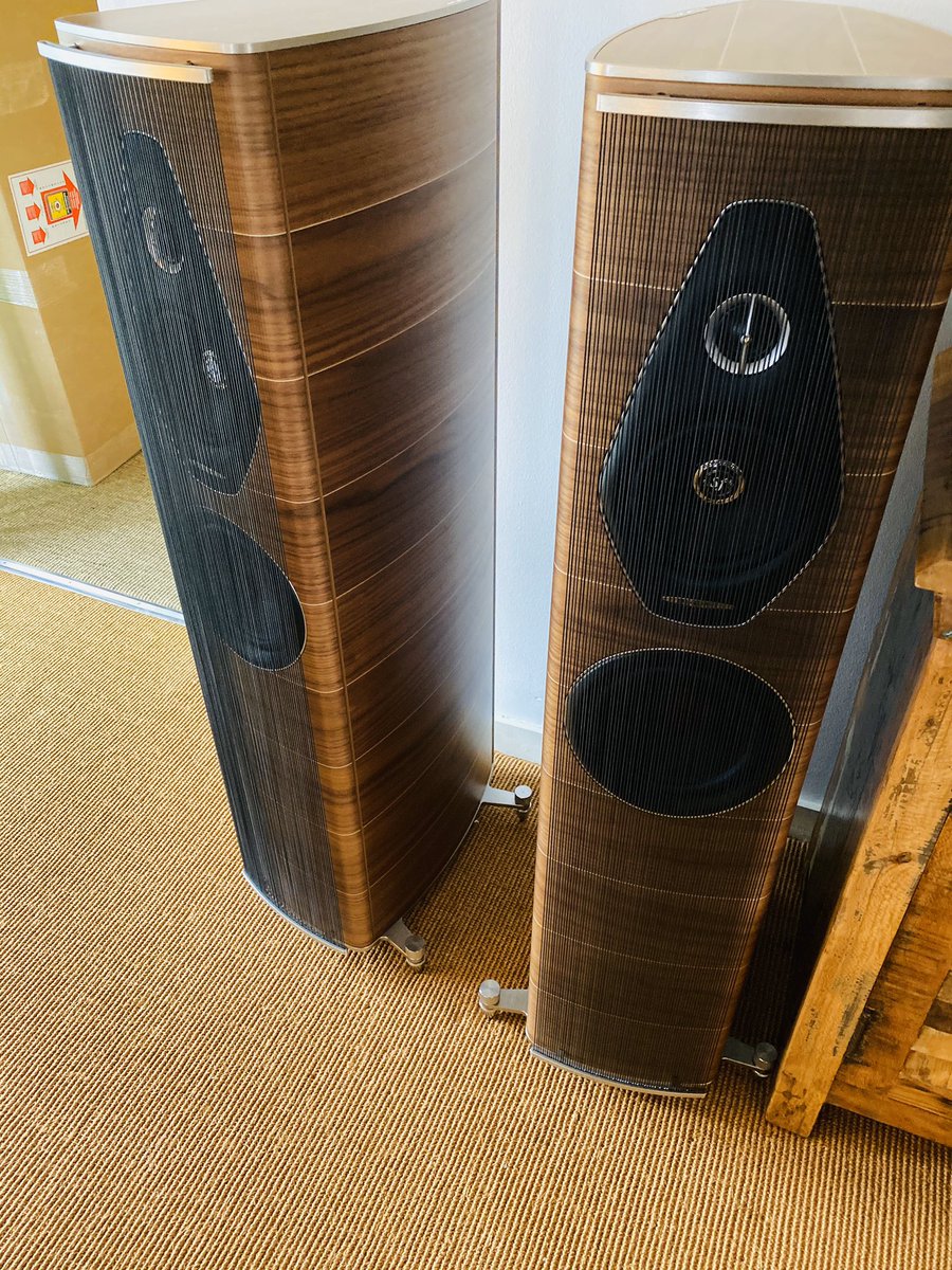 Midlandaudiox's tweet photo. @sonusfaberofficial #olympicaNova has landed @midlandaudiox #novaII #novaIII #madeinitaly🇮🇹 #designinspiration #beautymeetsfunction please call for more information on prices and availability https://t.co/GpRtmWmWIk