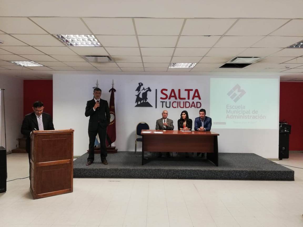 PrensaSalta's tweet photo. #AHORA #CCMSALTA || Acto de Cierre de Ciclo Lectivo 2019 de la Escuela Municipal de Administración https://t.co/SRZMZmUhh8