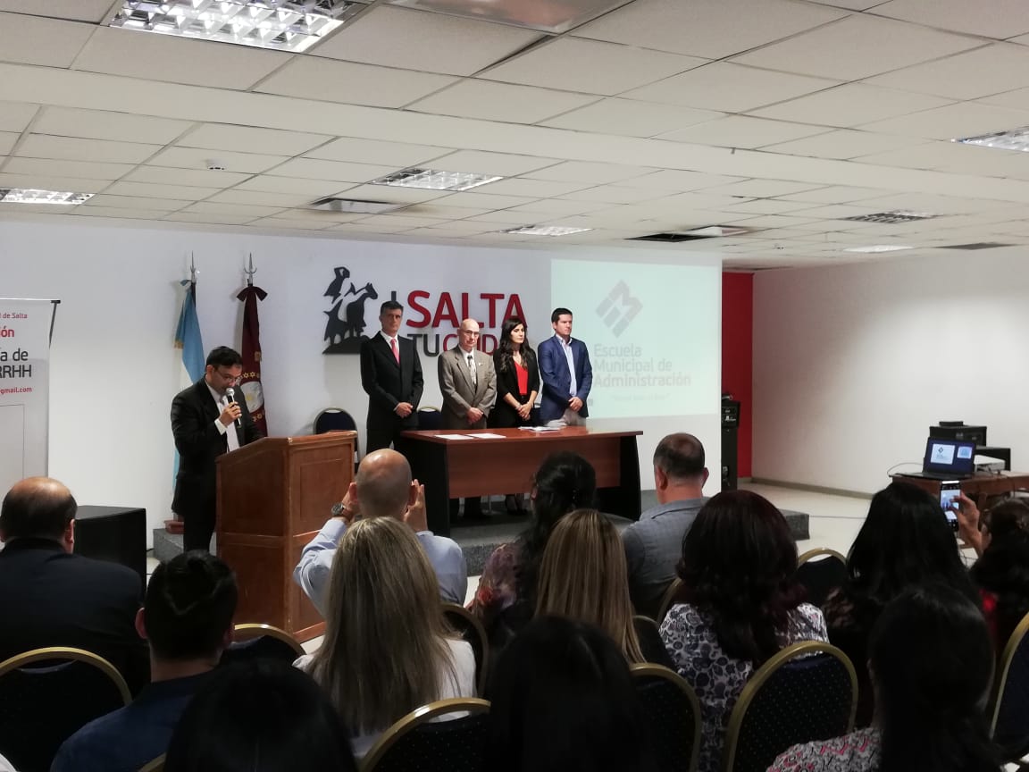 PrensaSalta's tweet photo. #AHORA #CCMSALTA || Acto de Cierre de Ciclo Lectivo 2019 de la Escuela Municipal de Administración https://t.co/SRZMZmUhh8