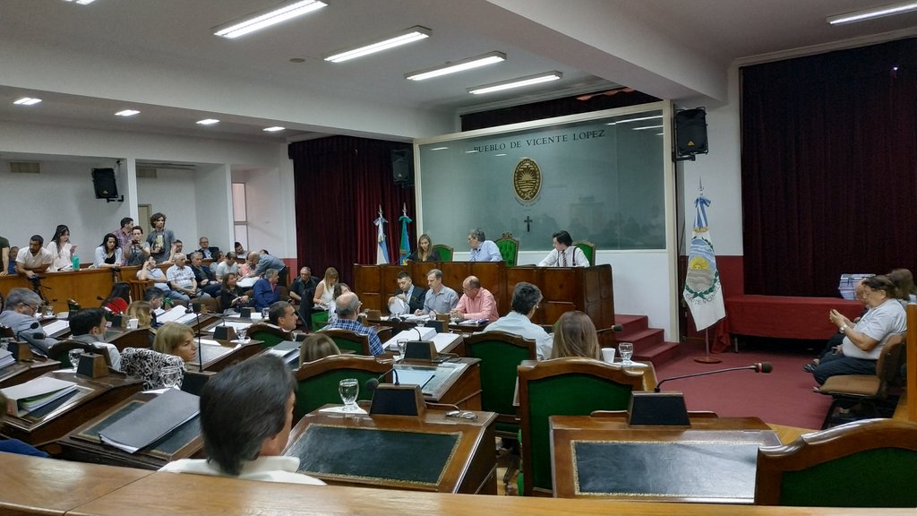 Estamos en  #SesiónEspecial  para tratar la ordenanza #Fiscal2020 y la ordenanza #Impositiva2020 
 de @vivamosVL.