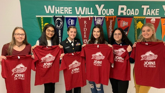 RiderUniversity's tweet photo. These students look pretty #RiderReady! Thank you Colts Neck High School for hosting Instant Decision Day with us. There's still time to apply at https://t.co/lc1NkiOPzV. https://t.co/e9sx56Ra3V