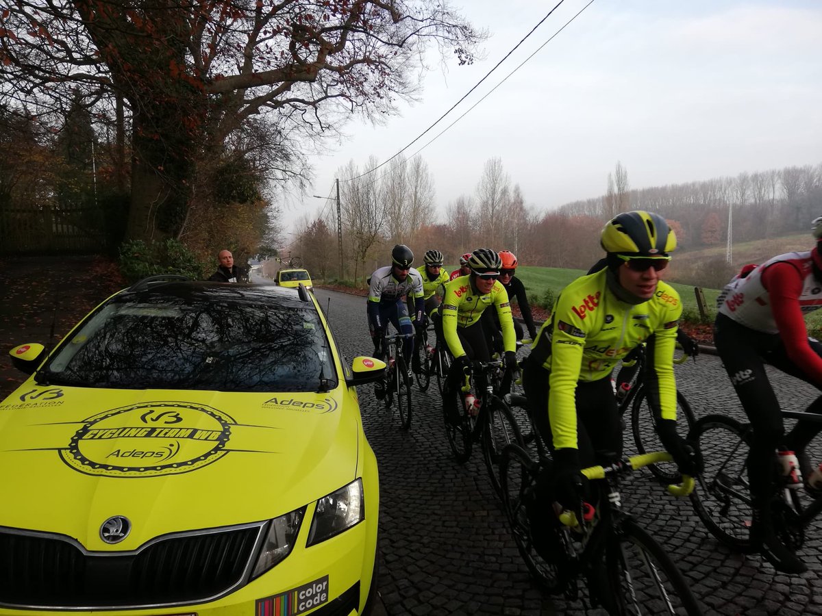 Une belle journée d’entraînement groupé. Nos gars sur les routes flandriennes <a href="/OmloopHNB/">Omloop Nieuwsblad</a> 👍❄️🤜❄️❄️❄️❄️❄️❄️❄️ #newseason #teamworkmakesthedreamwork