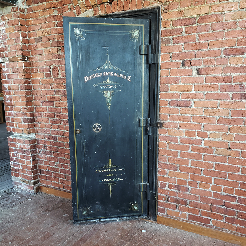 ochtacoma's tweet photo. The safes at #OldCityHall are unique and one of many original features of the building which will stay in place through the renovation. What a fun feature these will be in future offices and other rentable areas coming soon.
 #tacoma #surgetacoma Pic Courtesy: #GritCityMagazine https://t.co/Zpc3xaPdjT