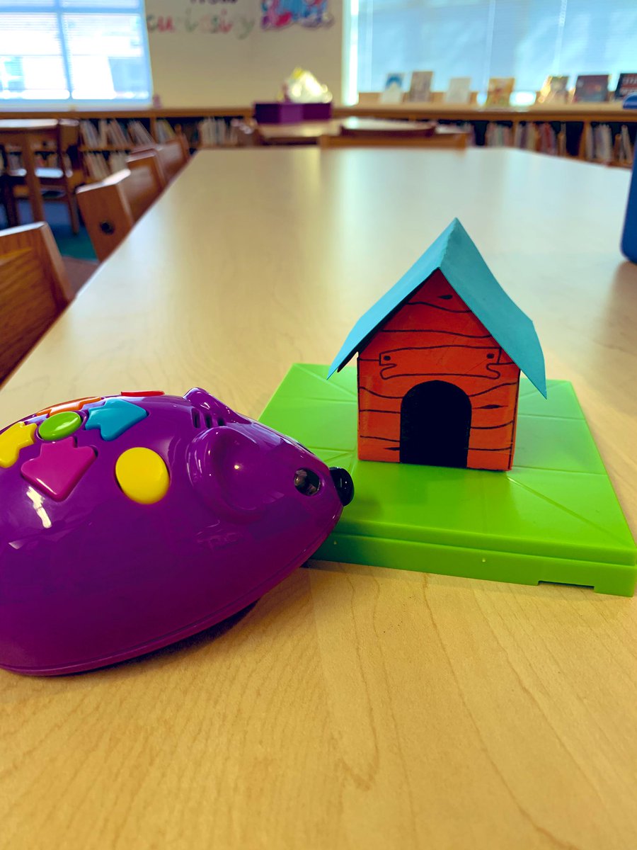 FarrahMilby's tweet photo. Read The Doghouse by Jan Thomas & coded our robot mouse to find the rest of his friends using a @foldify doghouse #WhesThinkerLab @WHE_Whiskers #elevatecabarrus https://t.co/t17tLSLUSs