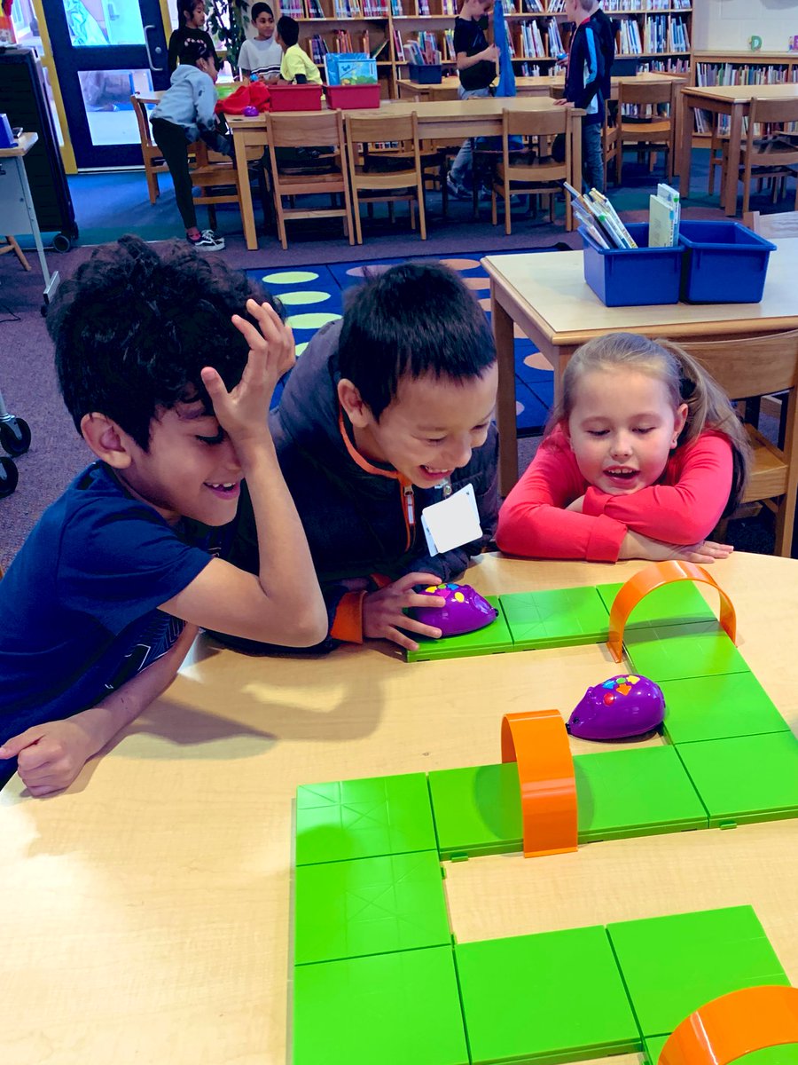 FarrahMilby's tweet photo. Read The Doghouse by Jan Thomas & coded our robot mouse to find the rest of his friends using a @foldify doghouse #WhesThinkerLab @WHE_Whiskers #elevatecabarrus https://t.co/t17tLSLUSs