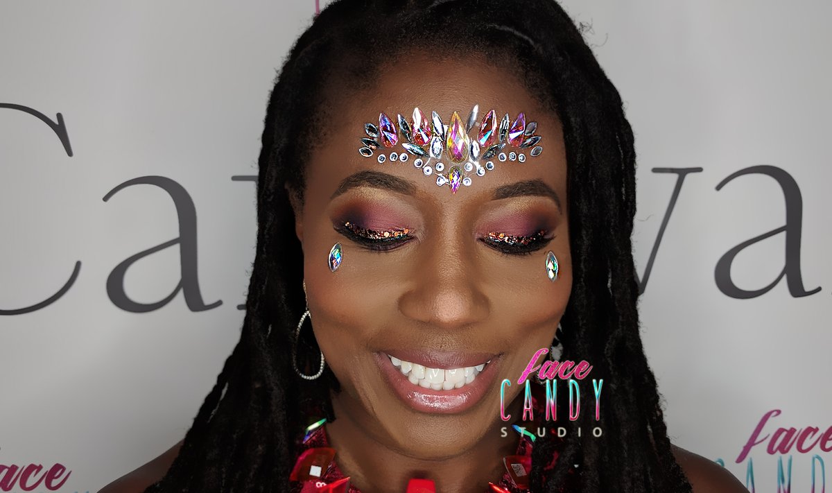 FaceCandyStudio's tweet photo. Puttin' in that work! Her #makeupappointment was before 6 AM #thatshowedo at #facecandystudio https://t.co/ylFy8wRrZL