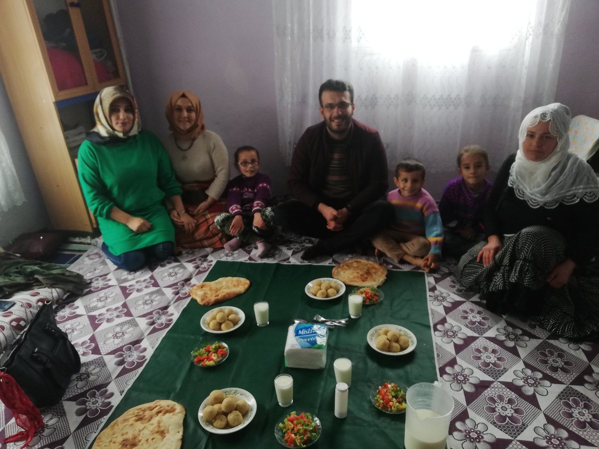 Emek dolusu sofra emek verdiğimiz pırıl pırıl cocuklarla zenginleşir.Her çocuk bizlerin ve gelisimlerindeki en büyük paya sahip ailelerinin gözbebeğidir. @baykan_mem <a href="/dnzdp1979/">Deniz Edip</a> <a href="/SiirtValiligi/">Siirt Valiliği</a>
@alifuatatik <a href="/ziyaselcuk/">Ziya Selçuk</a> <a href="/sedatsaldran/">sedat saldıran</a> <a href="/mem_siirt/">Siirt İl Millî Eğitim Müdürlüğü</a>
<a href="/osman_oren/">Osman Ören</a>
#siirtveliziyaretinde