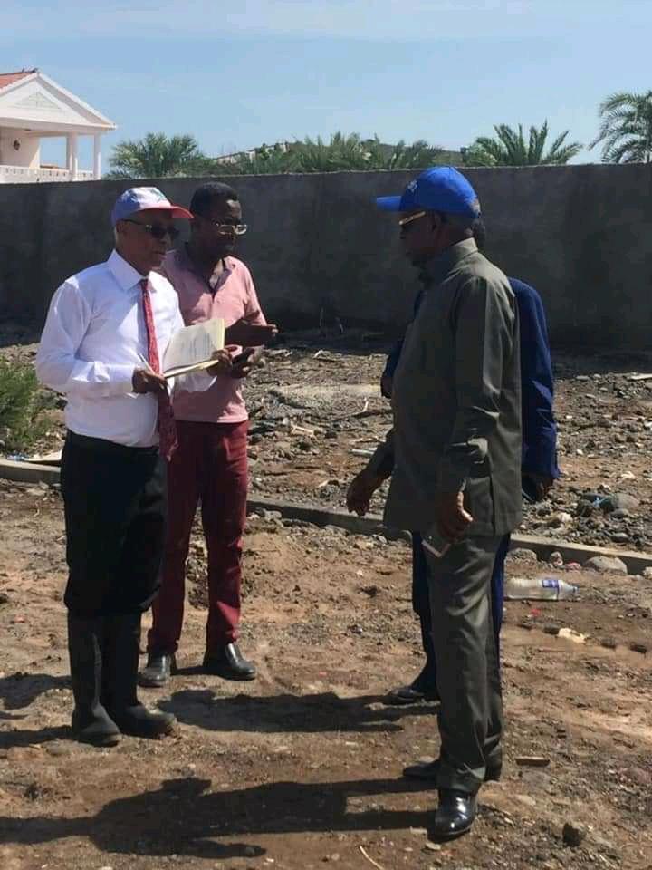 primaturedjib's tweet photo. Sous la houlette du Premier Ministre, S.E Mr Abdoulkader Kamil Mohamed, s'est tenue ce mercredi 4 décembre à la Primature, une vaste réunion de suivi des opérations de riposte relative aux dégâts causés par les récentes inondations.
#Primature #PLAN_ORSEC https://t.co/ahLHQYXh69