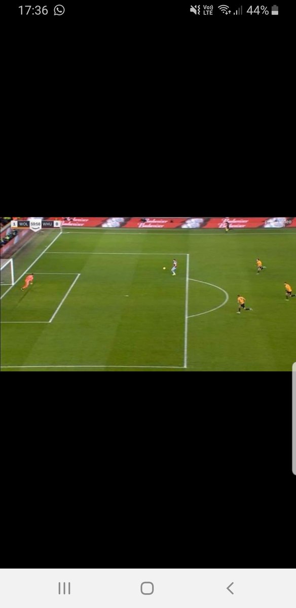 Hammers141's tweet photo. @robsnodgrass7 please explain this, I would stick this in the back of the net for free 😫 https://t.co/BZqyWdwpBg