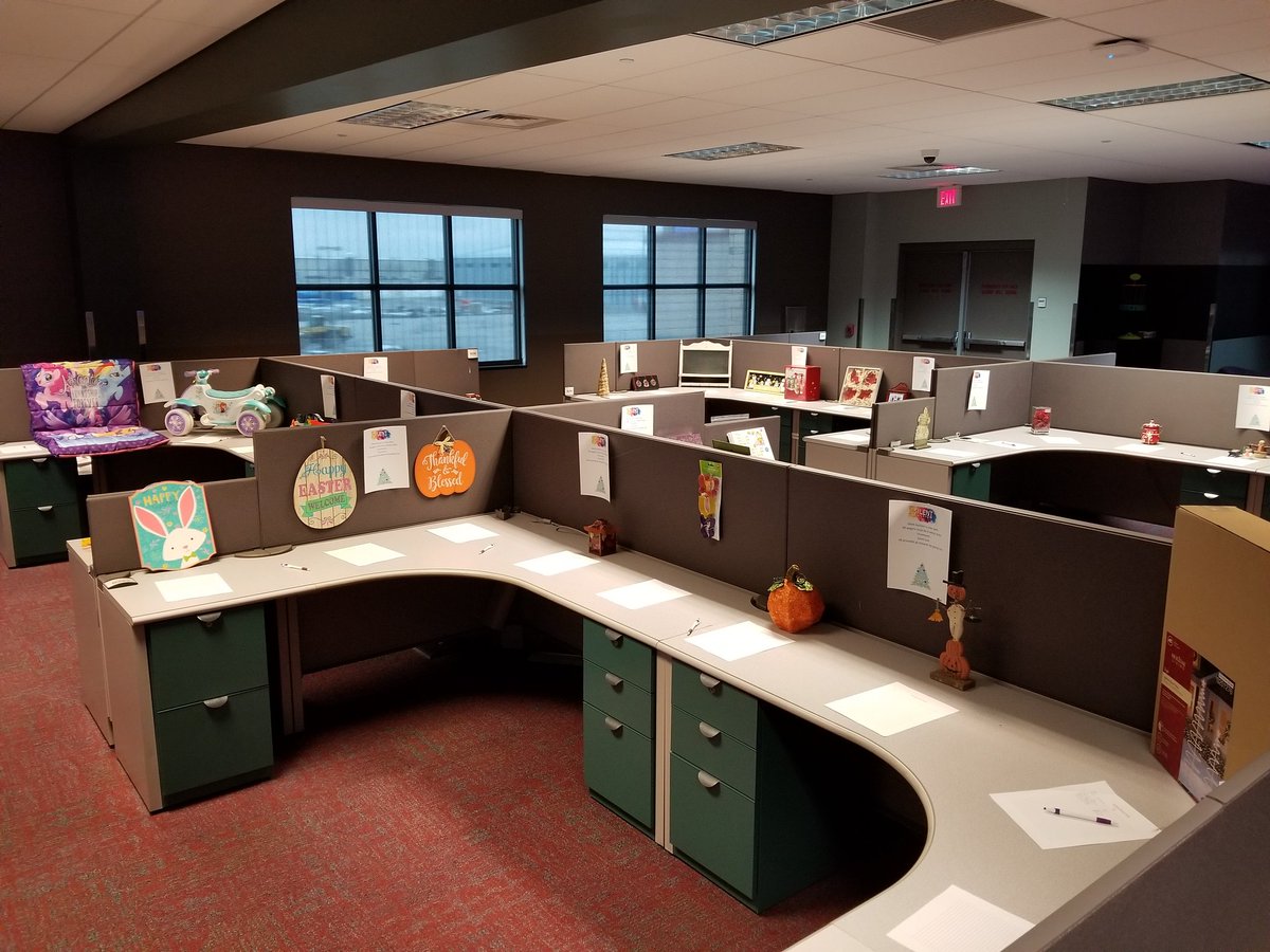 Silent Auction Time in Wheeling!! All proceeds go to our giving tree for families in need. #TuggleNation #LifeatAtt #allwedoiswin #givingback