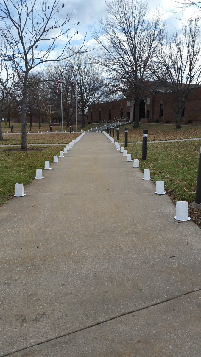 DrJJAnderson1's tweet photo. It's Jingle on the Green! Tonight at 6 pm all the white bags will be lit up, music groups performing, cookies and treats being munched and beautiful sights everywhere @sfccmo! Come join the fun and festivities. (Santa is coming too.) https://t.co/MQGhS4WWiS