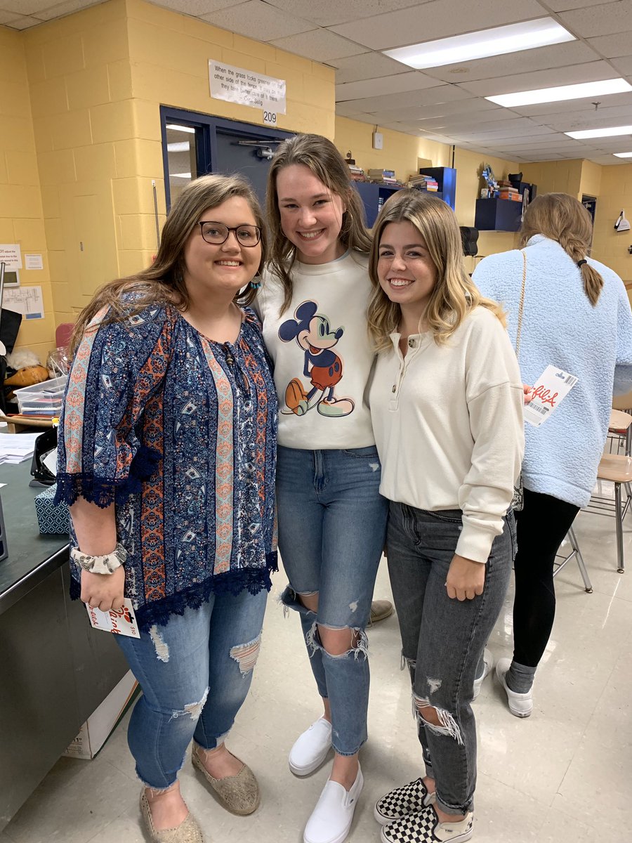 seyhigheagles's tweet photo. Abbi Mullins and Emma Adams have the top community service hours for Teen Board. Abbi has 123 hours, and Emma has 118 hours 🙌🏼 Haven Cooley was also recognized for having the most participation in a Teen Board led service projects. We’re super proud of these girls! https://t.co/hGtjn77x1I