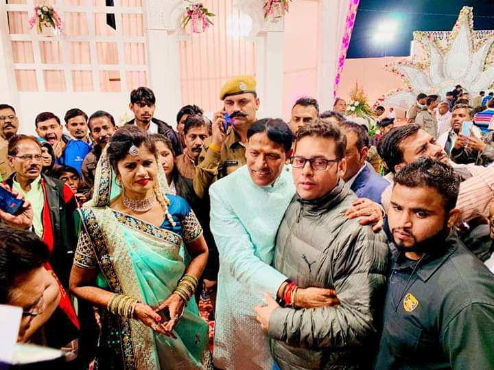 BairwaPrashant's tweet photo. राजस्थान सरकार के कैबिनेट मंत्री आदरणीय प्रमोद जैन भाया जी की पुत्री के विवाह में शामिल होने का सौभाग्य मिला साथ ही नव दंपति को वैवाहिक जीवन की बधाई और शुभकामनाएं !! @PramodBhayaINC https://t.co/fT13lVXWrT