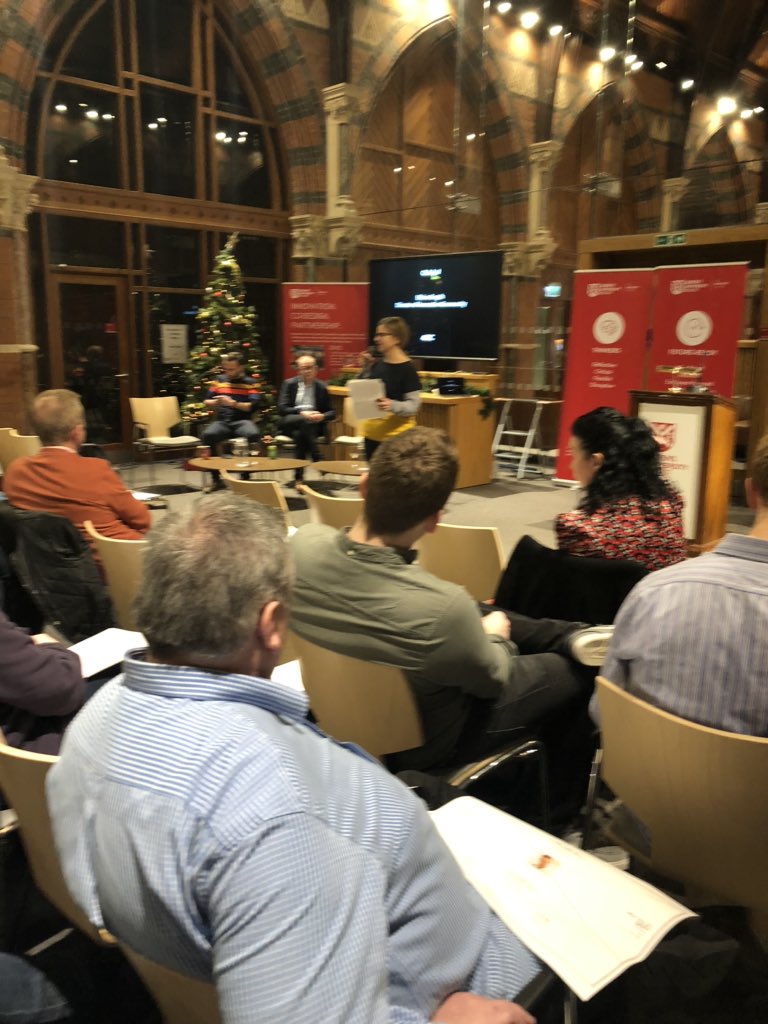 CatalystNI_'s tweet photo. Elaine Smyth kicking off our #4irc event @qubgradschool - great turn out on bit of a damp evening! Tonight’s topic is UX and first up is @TheShevlin https://t.co/S3t9WdrGGJ