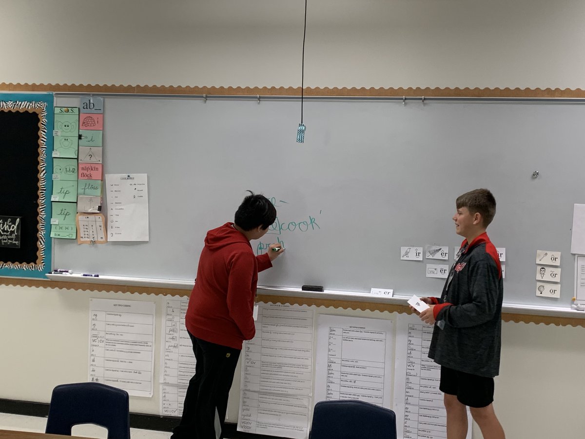 Students in <a href="/alecia_harmon/">Alecia Harmon</a>'s language class improve their own skills by teaching concepts to their peers. #lisdlandt <a href="/ShadowRidgeMS/">Shadow Ridge MS</a>