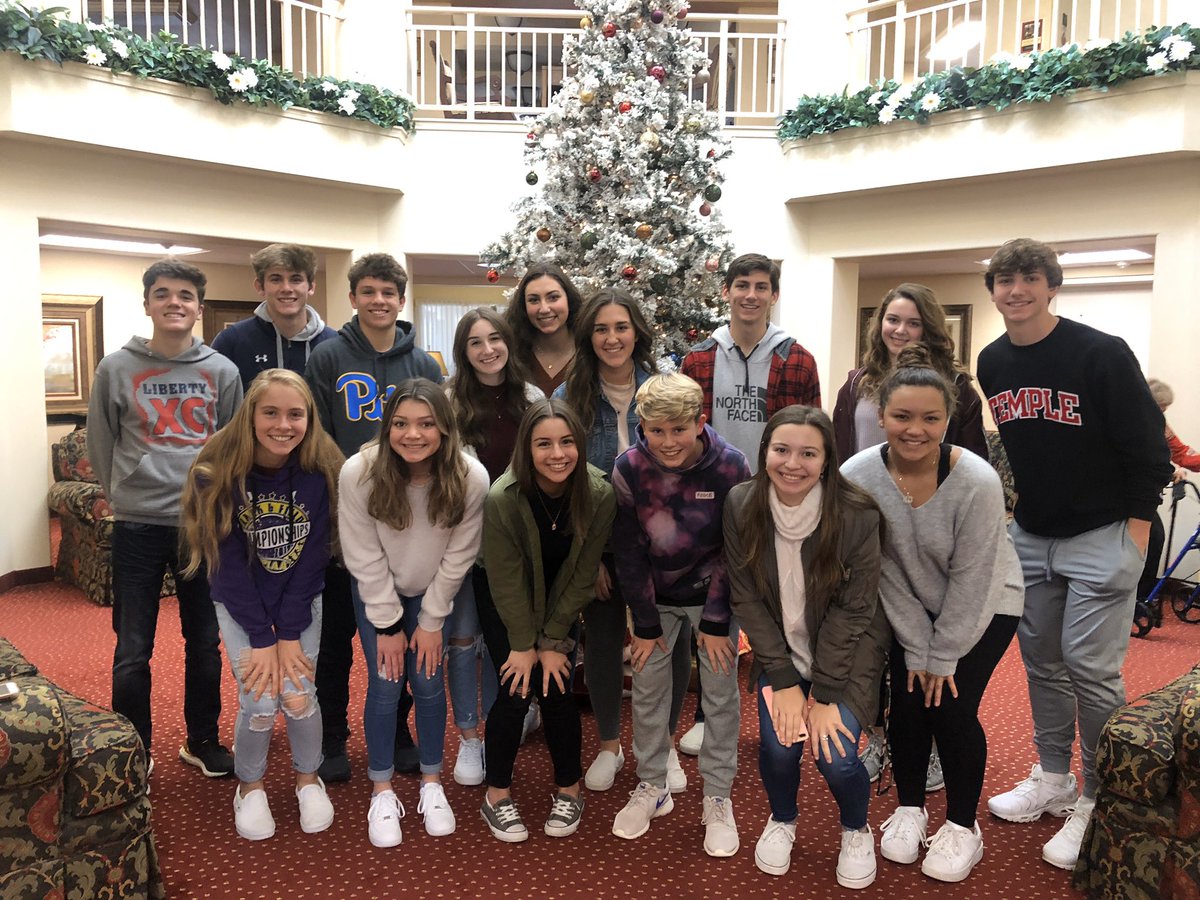 letsgetSADD's tweet image. A wonderful time at Sterling Heights handing out holiday cards &amp;amp; having the chorus coming to sing as well! 🎄❤️💚