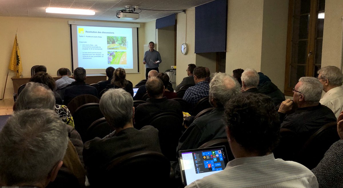 CedricJacot's tweet photo. Séance de restitution avec les participants de la #DemarcheParticipative pour élaborer la Vision 2040 d’Echallens. #client #urbanisme #communication #participatif #planification #co-construction https://t.co/t5mVOV7RKz