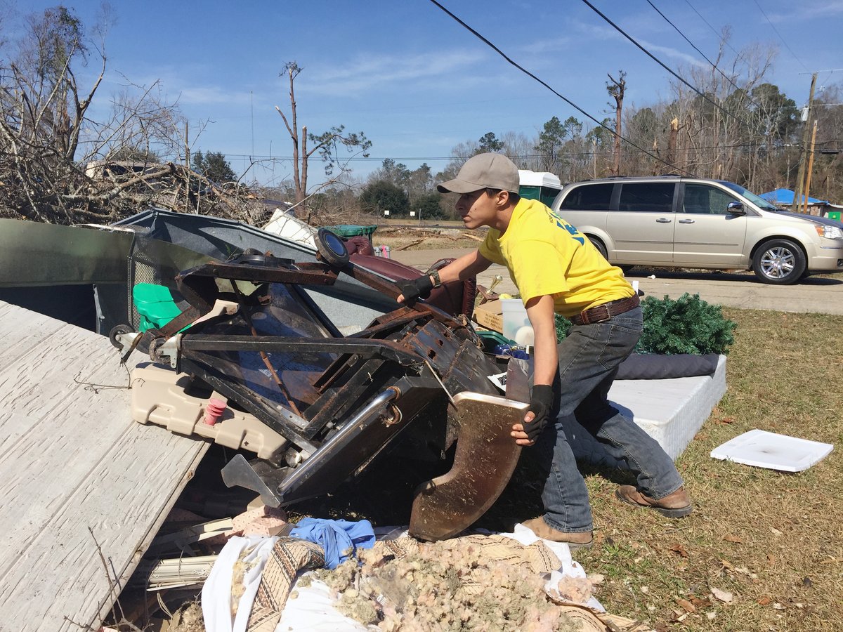 fema's tweet image. It’s #InternationalVolunteerDay! Thank you to all the volunteers that donate their time and effort to help communities prepare for &amp;amp; recover from disasters.

If you’re looking for an opportunity to get involved in your community, check out @NationalVOAD: nvoad.org