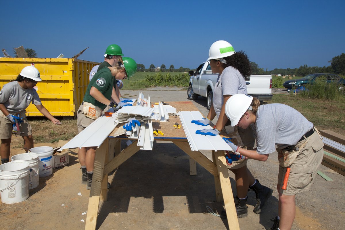 fema's tweet image. It’s #InternationalVolunteerDay! Thank you to all the volunteers that donate their time and effort to help communities prepare for &amp;amp; recover from disasters.

If you’re looking for an opportunity to get involved in your community, check out @NationalVOAD: nvoad.org