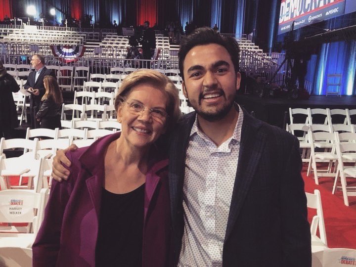 VandyforWarren's tweet photo. with all of us focused on grinding before thanksgiving, we forgot to tell you about how we met @ewarren at the debate in Atlanta last week!!!! Thanks for giving us the push we needed towards finals &amp; more importantly the primaries :) https://t.co/CvZH5cPDBQ