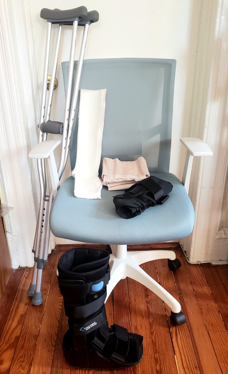 JenKimCreative's tweet photo. 1 step led to 8 weeks so far w/no to limited mobility & it can so easily happen to you so please walk w/care♿️ https://t.co/u5dqo8Yonk #injury #injuries #crutches #patience #caution #safety #safetyfirst #ada #adaaccessibility @ADANational @AAPD @SiteCompliance @ProfessionalPT_ https://t.co/1jByMyxq24