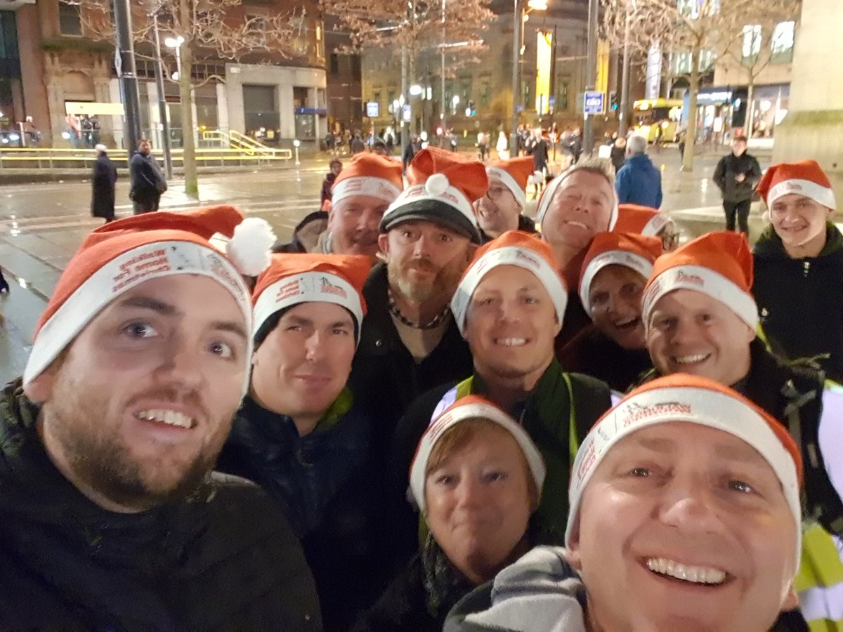 DiackClaire's tweet photo. Walking Home For Christmas, WWWW, Cenotaph to Canada Street. https://t.co/gE2CnpmlSy
