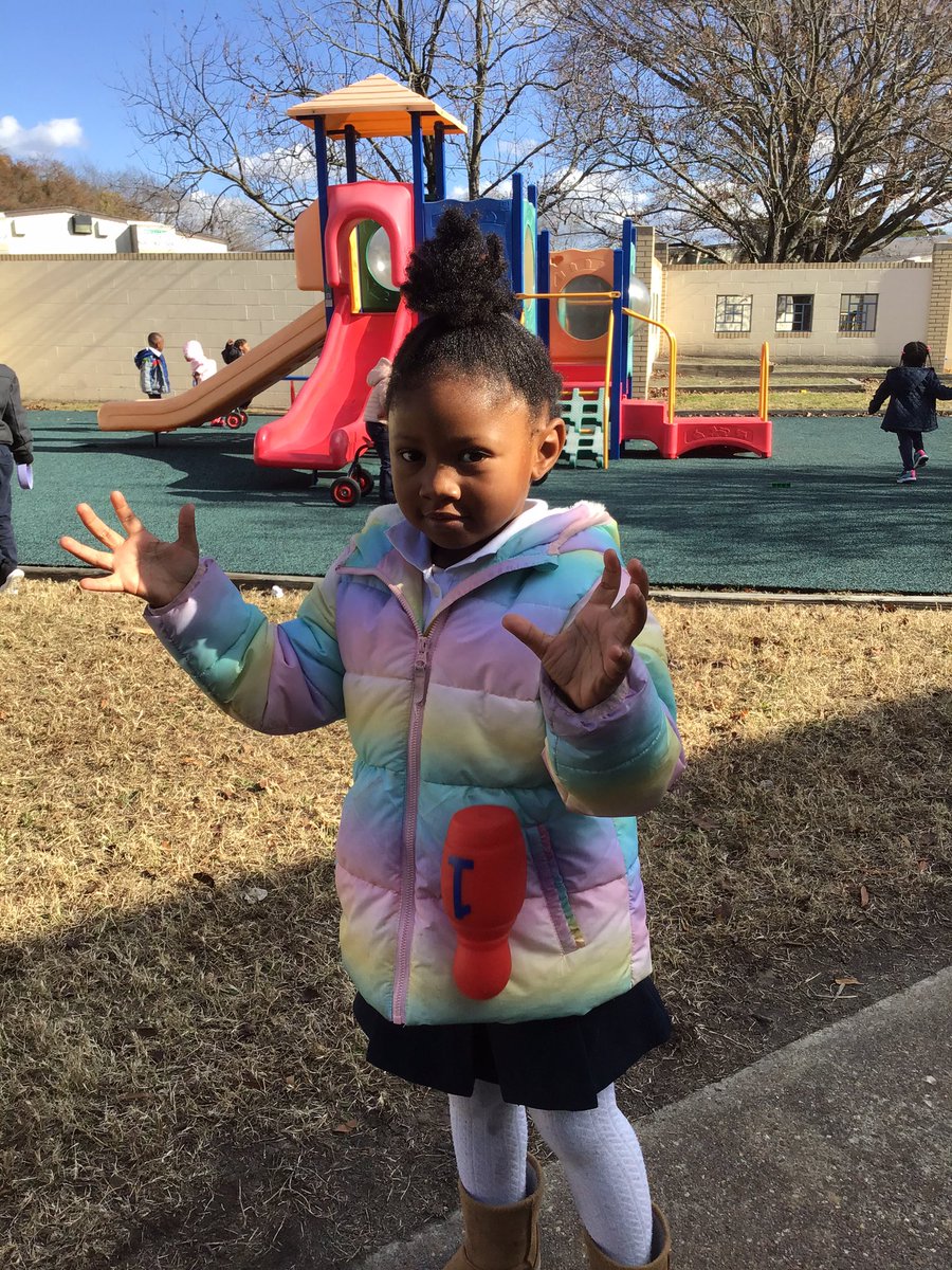 Jugglers. What more could you ask for than to be entertained on such a pretty day. <a href="/BCECC_DAYMAC/">Teddy Bear Country</a>