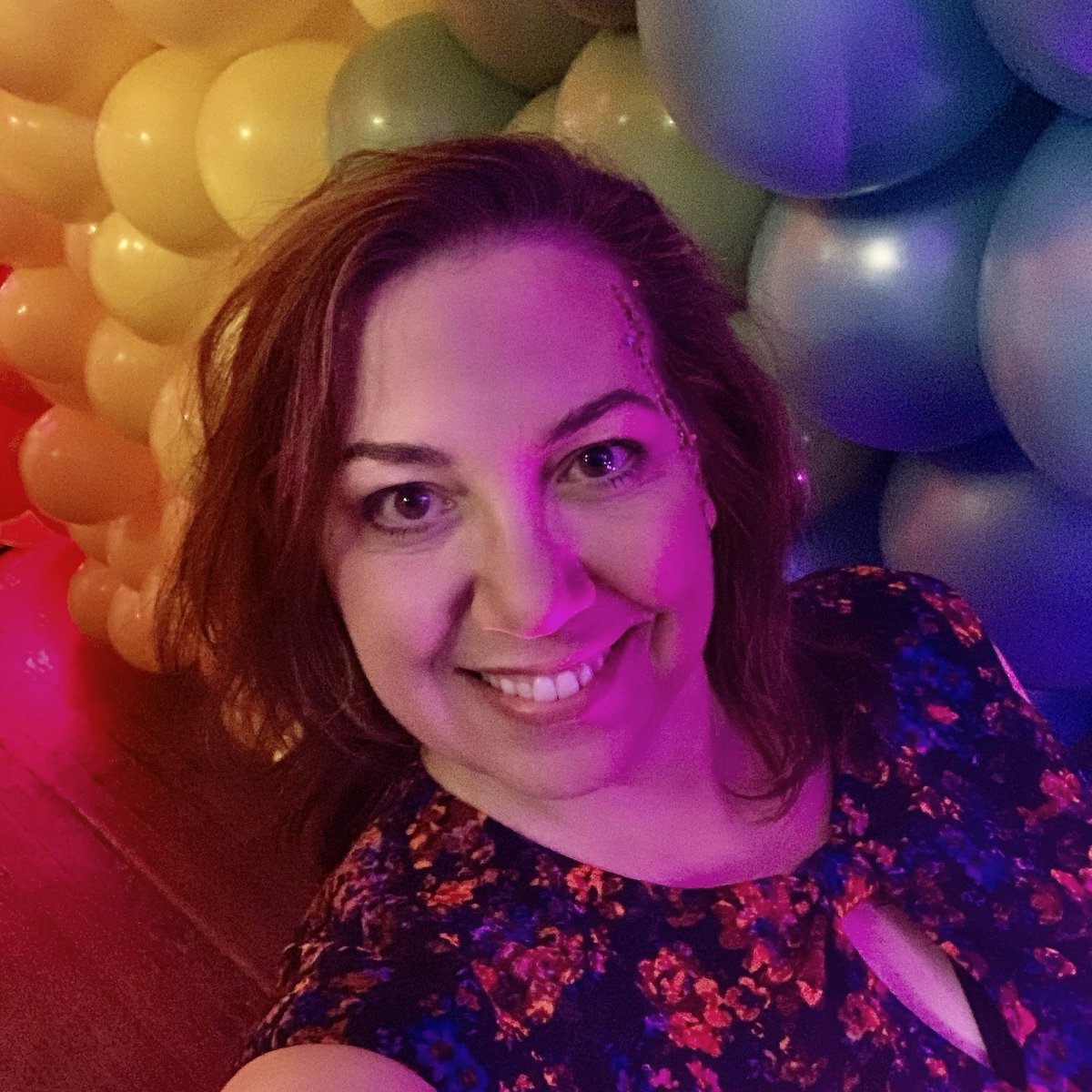 SheRoamsAbout's tweet photo. A huge thanks 🙏🏻 to the folks at  Seattle Chocolate Co for hosting my friend and I last night at cocopop!, their immersive chocolate experience for their yummy 😋 jcoco line. Needless to say, we had a chocotastic time! 🎉 🎈 🍫 #jcocochocolate #cocopop #chocolate #seattlefoodies https://t.co/Tg13B7VTIR