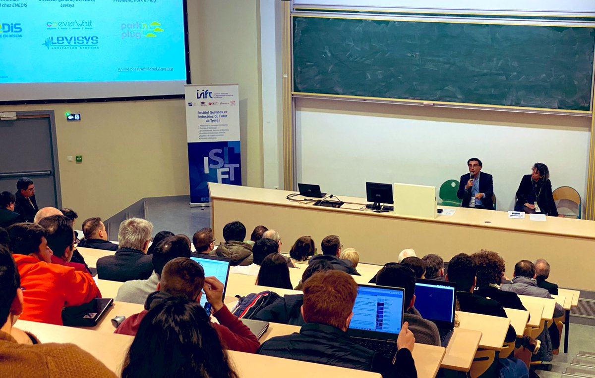 UTTroyes's tweet photo. @andremichelmay présente le futur de #Levisys, spin-off de l’#UTT💬 « Nous envisageons d’avoir un système totalement autonome à court terme, avec de l’énergie stockable propre. »
#Usine40 #ConnectedInnovation https://t.co/ERUbp3kz8a