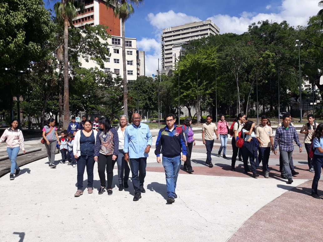 RosangelaOrozco's tweet photo. #05Dic| Hoy Acompañamos al Ministro de Educación @psuvaristobulo y a la Ministra @Gabrielasjr a la primera Jornada lúdico-Pedagógica, Dirigido a nuestros Niños, Niñas y adolescentes en el marco del programa #semilleroscientíficos la ciencia avanza. 
#VenezuelaYElMundoUnidos https://t.co/8BJIX9z3c3