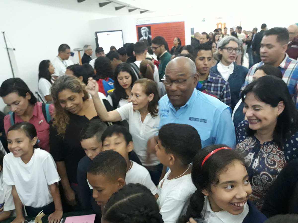 RosangelaOrozco's tweet photo. #05Dic| Hoy Acompañamos al Ministro de Educación @psuvaristobulo y a la Ministra @Gabrielasjr a la primera Jornada lúdico-Pedagógica, Dirigido a nuestros Niños, Niñas y adolescentes en el marco del programa #semilleroscientíficos la ciencia avanza. 
#VenezuelaYElMundoUnidos https://t.co/8BJIX9z3c3