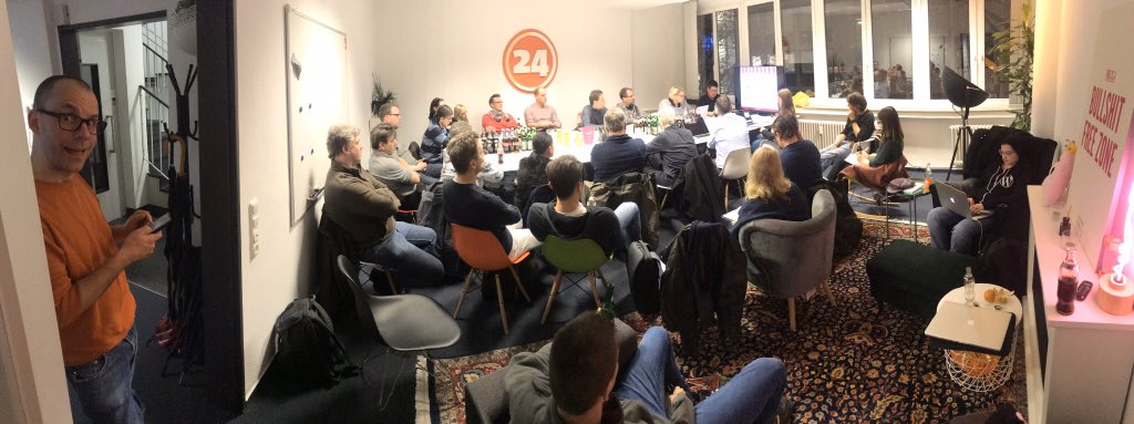 wpmeetup_do's tweet photo. Wow. 29 Teilnehmer. @wp_bistro erzählt heute über WordPress Basics #WPDortmund https://t.co/gzLTsdsPjd