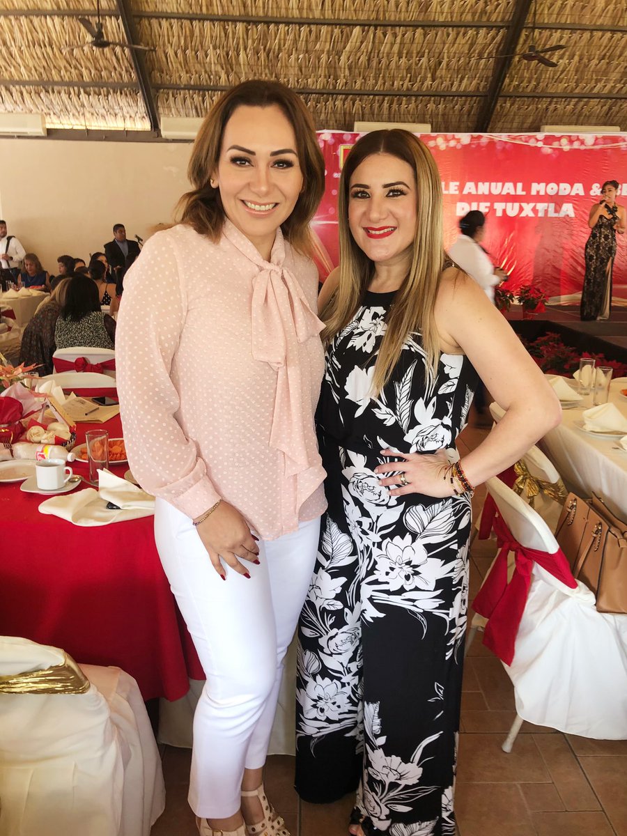 adrianaguillenh's tweet photo. Asistí hoy al desayuno “Desfile de Moda y Belleza” donde se presentaron los diseños de las alumnas de los #Sedecos del taller de corte y confección.
Todo lo recaudado será para mejorar el equipamiento de los talleres que se imparten en los 21 #Cedecos #DIFTuxtla https://t.co/4tXKaPXL1E