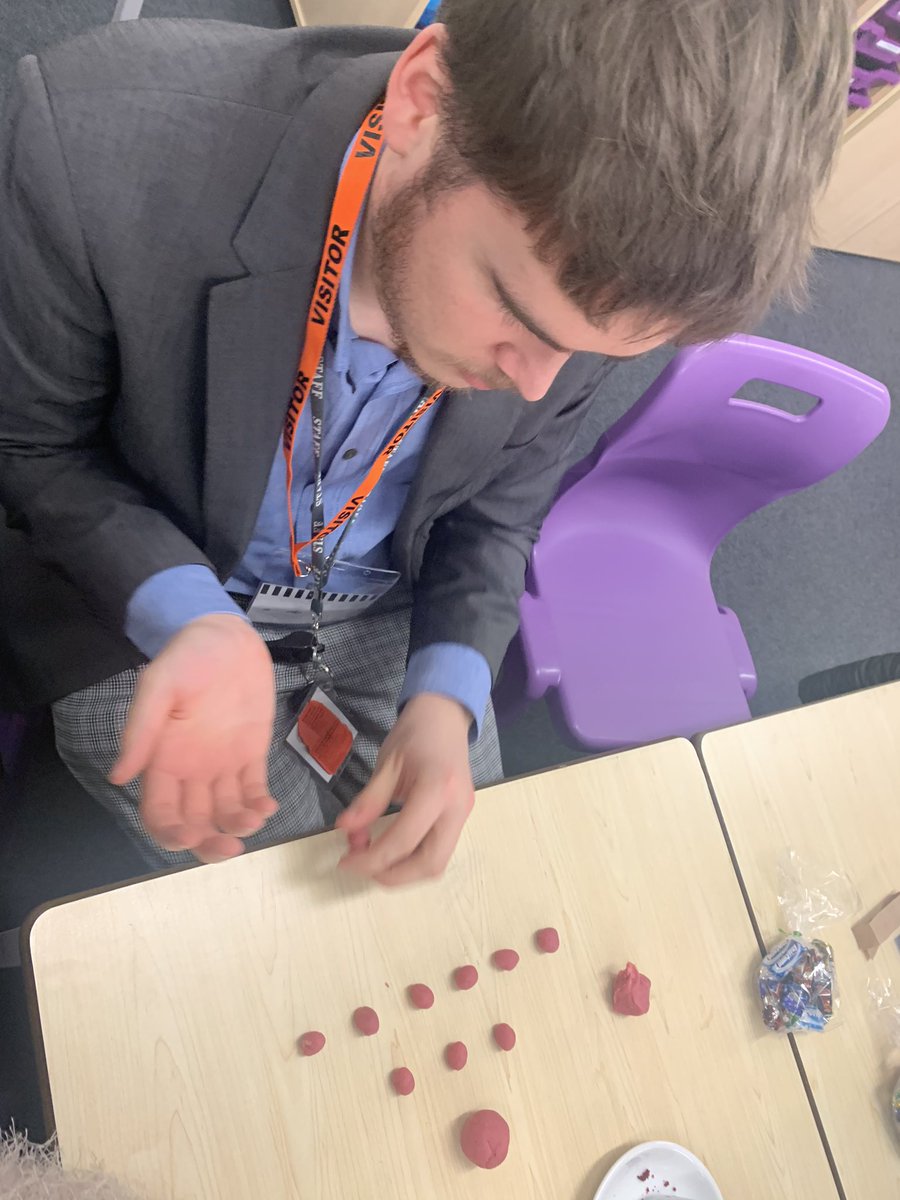 MissThanki's tweet photo. Another great TLDW session. @MapleCrossJMI @HertsCam @reachfreeschool https://t.co/ntpuTPI0Hi