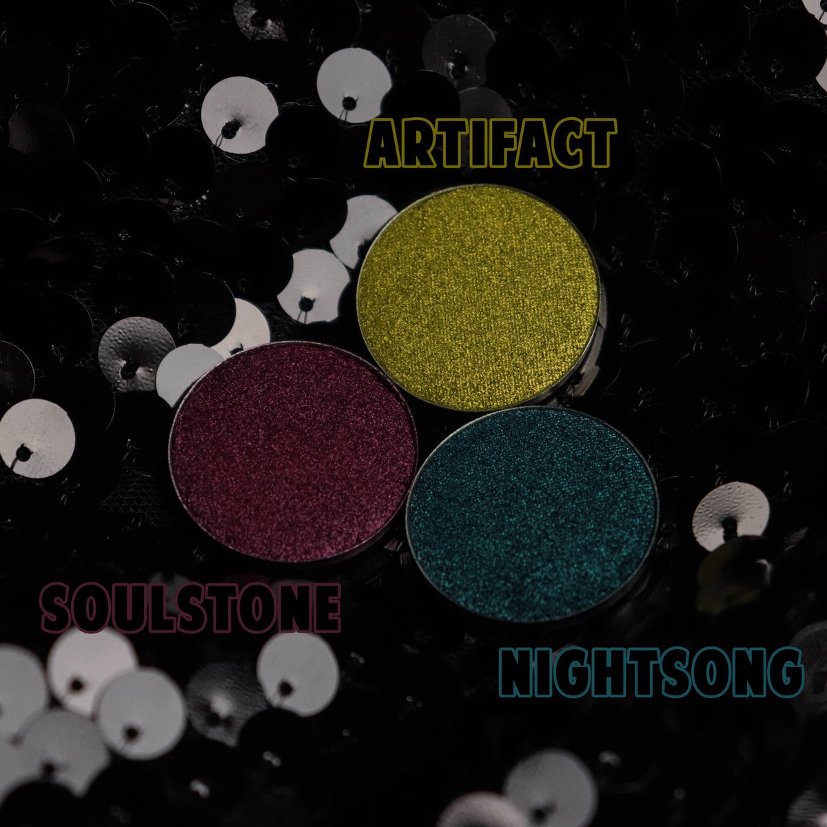 ShroudCosmetics's tweet photo. 🌙 MOONFALL TRIO 🌙
⠀⠀
The #MoonfallTrio is a mini-collection of three brand new and stunning eyeshadow singles.
• Dropping 12/12 at 12pm PST
• $15 for the bundle or $6 ea.
• Always cruelty-free and vegan!
#shroudcosmetics #moonfall #moonfalltrio #strobecosmetics #makeup https://t.co/DDj51SJqSF