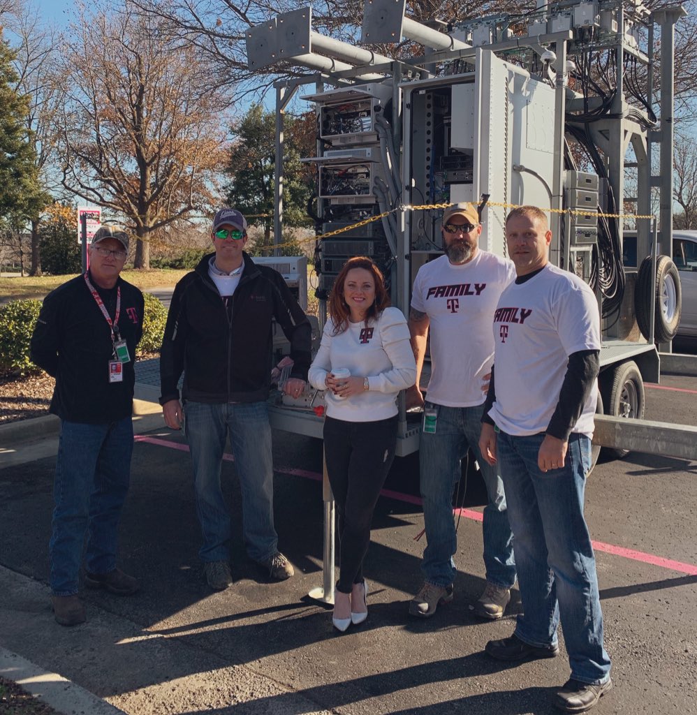 CallieField's tweet image. SO GOOD to spend the day with our amazing Care and Retail teams in Nashville! Thank you @AppletonChad and @emilynellf for hosting @Dan_DiGirolamo and I for insightful #TEXTalks, a quick #5G update, and a chance to celebrate our college grads!