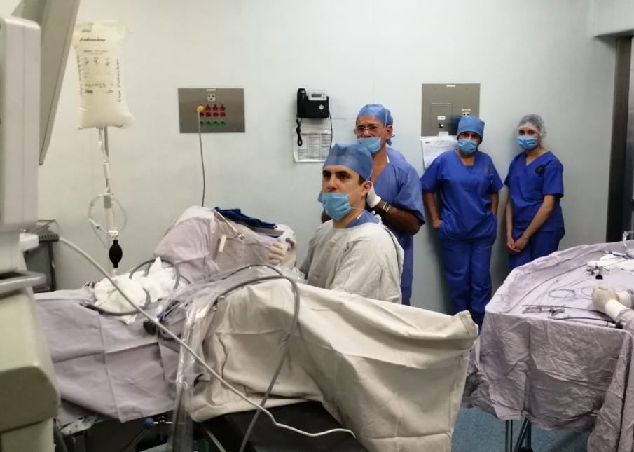 drvicenterivera's tweet image. Primer caso. Listo cáliz inferior derecho 12x12mm 890UH. Realizamos #RIRS con #Pusen. #Xrayfree