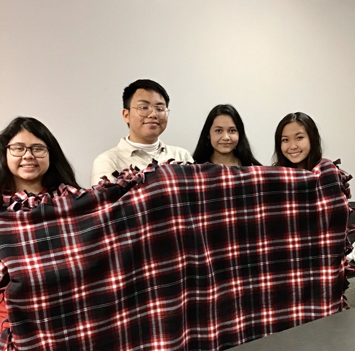 GKeyclub's tweet photo. GEHS Key Club is getting ready to donate these hand made blankets to the Lombard Police Department. The officers will have these on hand for citizens in need. @keyclub @Kiwanis @LilacVillage @GlenbardDist87 @GE_Rams https://t.co/2jT2DAltuo