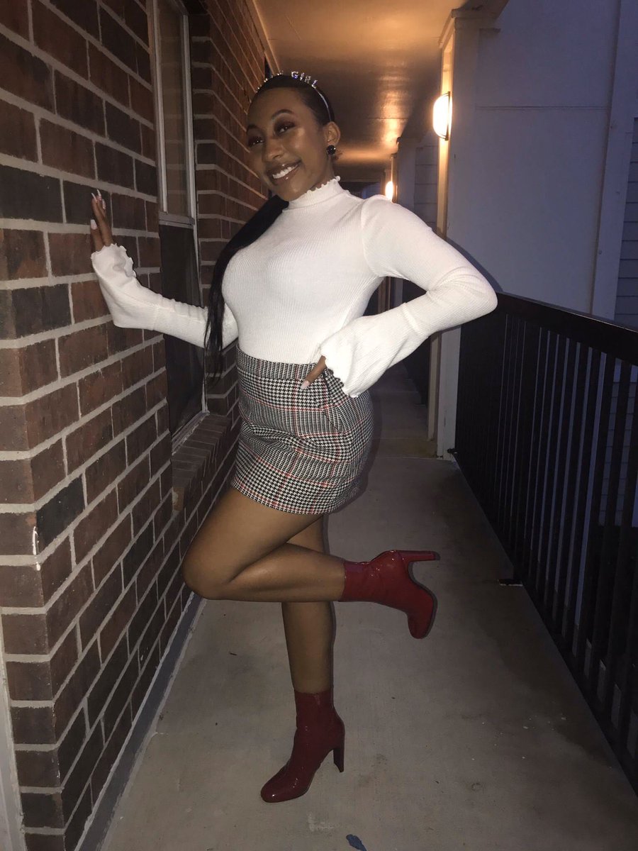 MzMRobin's tweet photo. #countdownto21 It’s birthday eve beautiful princess! @__ChellyM__ LOVE YOU! 😘 https://t.co/EEtqfPag8g